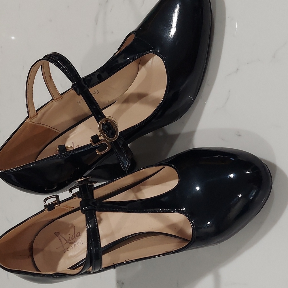 Shoes - Picture 3 of 4